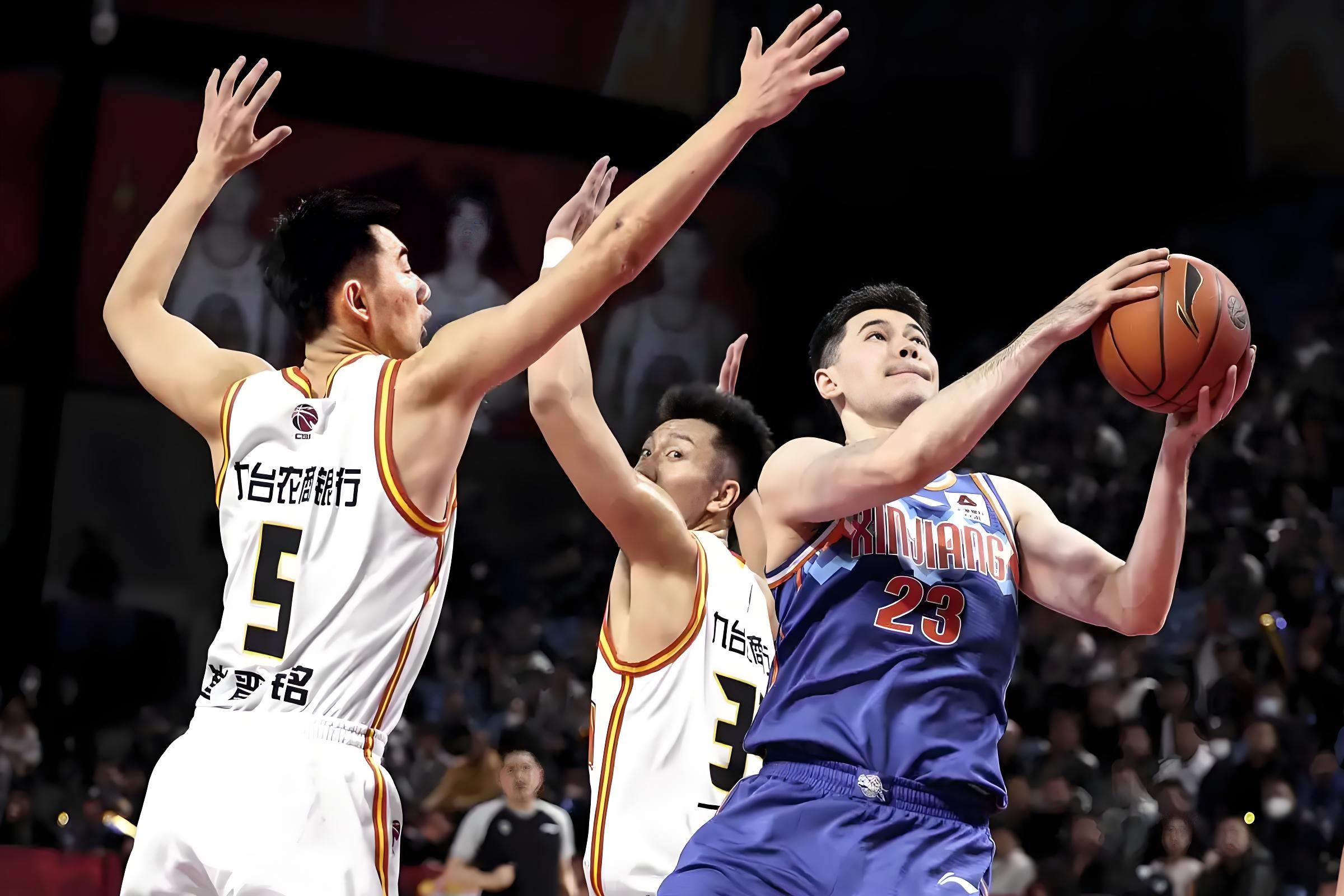 广东宏远训练开放日，赛前豪取连胜引欢呼，CBA季后赛在即，身体对抗强度拉满的简单介绍九游体育app