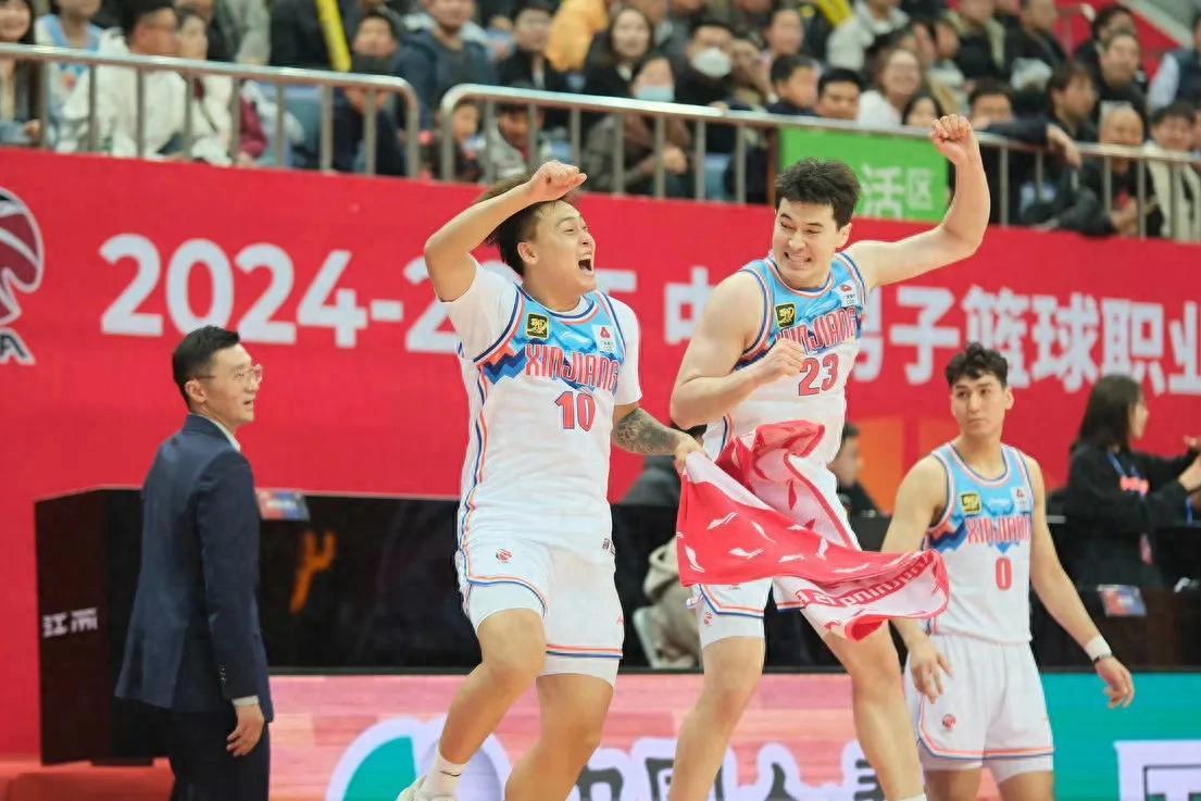 包含冲刺阶段CBA季后赛焦点战;犹他爵士豪取连胜;赛场秩序良好;年轻球员得到机会的词条九游体育