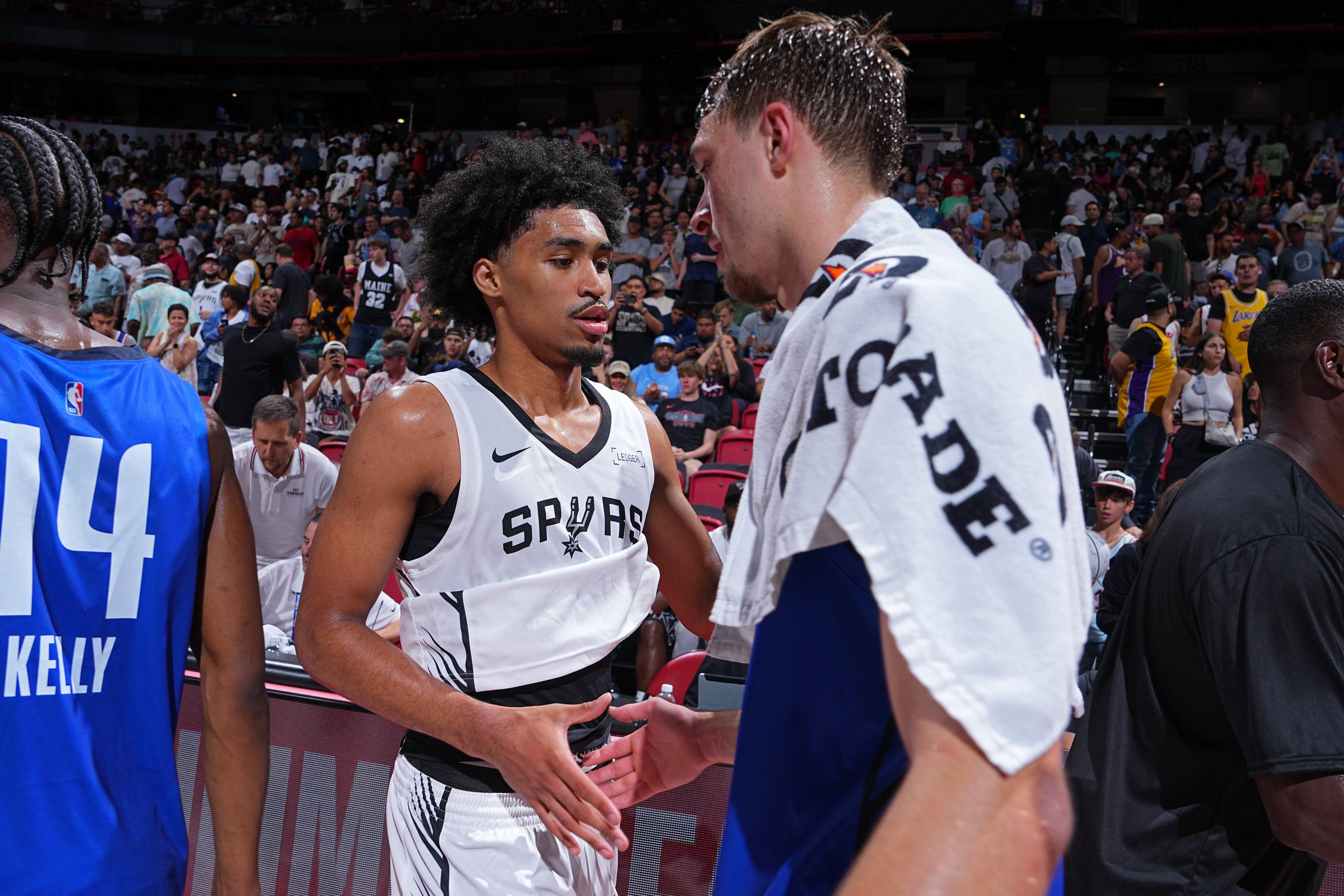 包含冲刺阶段俄克拉荷马雷霆备战NBA季后赛,绝杀压哨细节曝光,更衣室稳定,球队文化再被提及的词条Jiuyou Sports