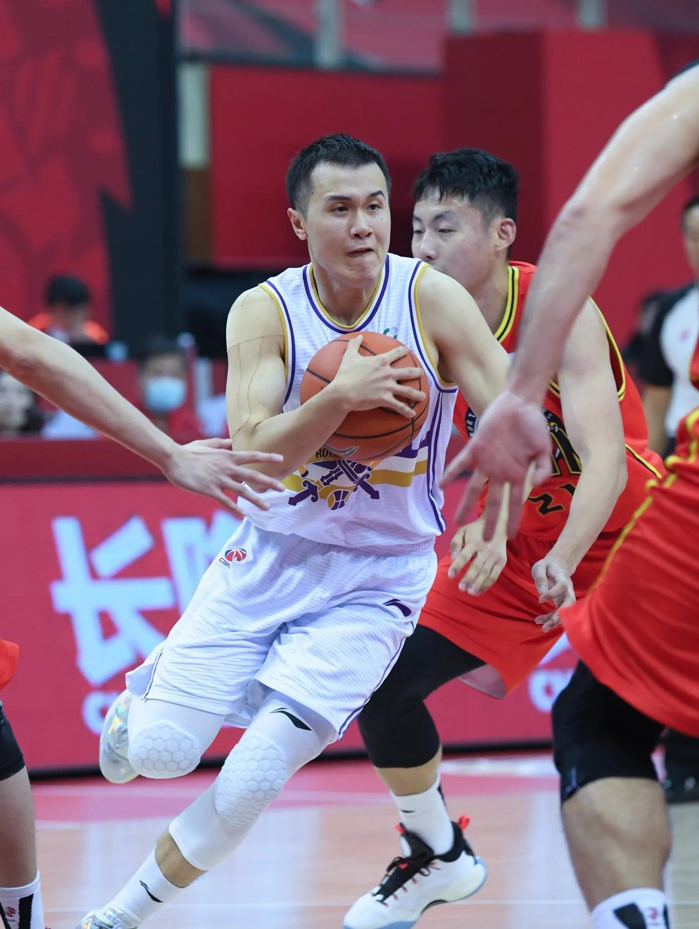 关于北京国安发布备战花絮，赛后更衣室发声，CBA季后赛任务艰巨，更衣室氛围转暖的信息九游体育app