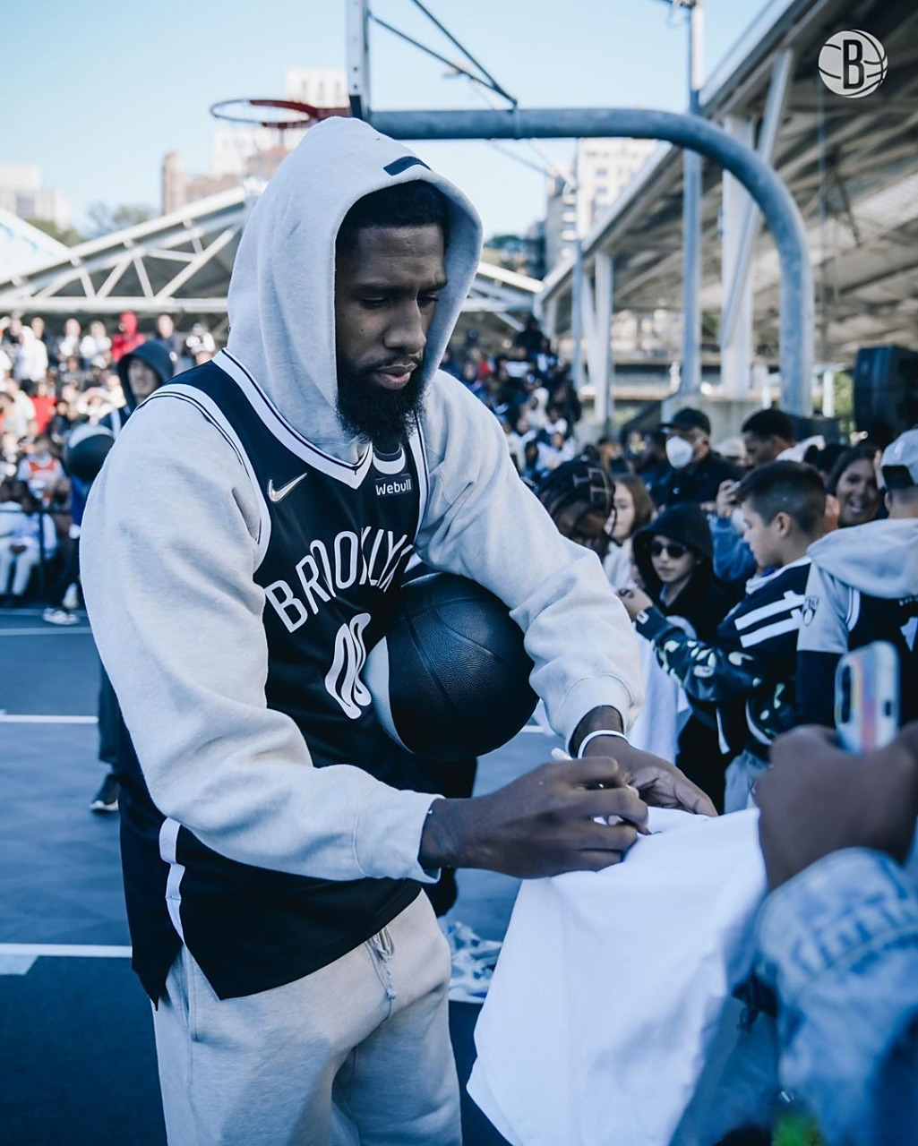 广东宏远训练开放日，赛前刷新队史纪录引欢呼，NBA季后赛在即，更衣室氛围转暖的简单介绍Jiuyou Sports